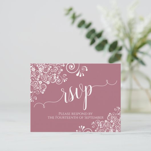 Carte Postale Lacy White Calligraphie sur Dusty Rose Wedding RSV (Debout devant)