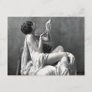 Carte Postale Lady aux perles