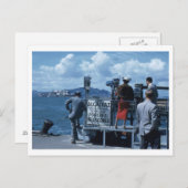 Carte Postale Lady Views Alcatraz Thru Telescope 1950 Rétro (Devant / Derrière)