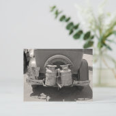 Carte Postale Lait Cans, 1939 (Debout devant)