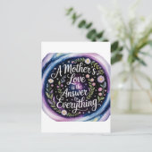Carte Postale L'amour d'une mère est la réponse à tout (Debout devant)