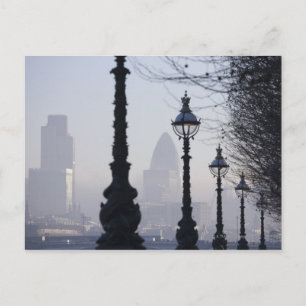 Carte Postale Lampadaires au bord de la Tamise