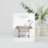 Carte Postale Lampe de bureau de rédaction et papier blanc (Debout devant)