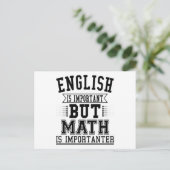 Carte Postale L'anglais est important mais les maths sont plus i (Debout devant)