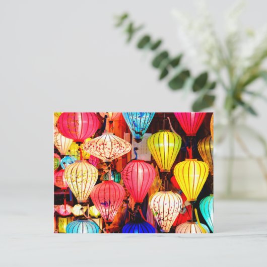 Carte Postale lanternes colorées (Debout devant)