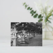 Carte Postale Lanternes en pierre (Debout devant)