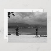 Carte Postale Lanternes En Pierre Au Bord De La Mer (Devant / Derrière)