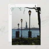Carte Postale Lanternes encadrant Statue de la Liberté à Battery (Devant / Derrière)
