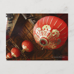 Carte Postale lanternes rouges suspendues au toit du temple