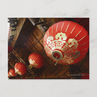 Carte Postale lanternes rouges suspendues au toit du temple