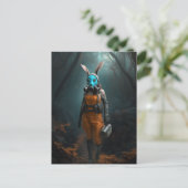 Carte Postale Lapin dans un masque à gaz bleu dans les bois (Debout devant)