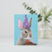 Carte Postale Lapin mignon avec gâteau au chocolat pour annivers (Debout devant)