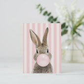 Carte Postale Lapin soufflant du bubble gum avec des rayures de (Debout devant)