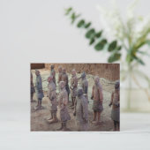 Carte Postale L'armée de Terracotta de Xian en Chine (Debout devant)
