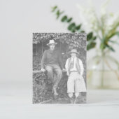 Carte Postale Larry Larom et une pose de femmes (Debout devant)