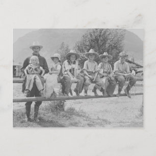 Carte Postale Larry Larom with six children.