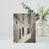 Carte Postale Lave-linge suspendue à sécher dans une ruelle en I (Debout devant)