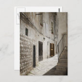 Carte Postale Lave-linge suspendue à sécher dans une ruelle en I (Devant / Derrière)