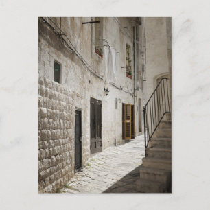 Carte Postale Lave-linge suspendue à sécher dans une ruelle en I