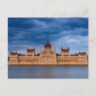 Carte Postale Le bâtiment du Parlement à Budapest, sur le Danube