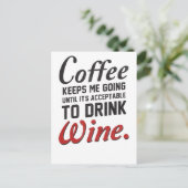 Carte Postale Le Café M'Emmène Pour Le Vin (Debout devant)