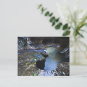 Carte Postale Le canyon à sous du métro (Debout devant)