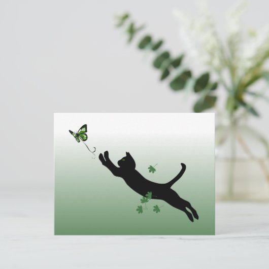 Carte Postale Le chat et le papillon (Debout devant)