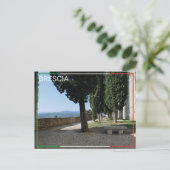 Carte Postale Le château de Brescia - Italie (Debout devant)