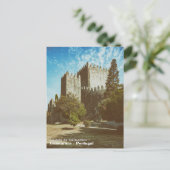 Carte Postale Le château de Guimaraes. (Debout devant)
