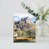 Carte Postale Le château d'Édimbourg (Debout devant)