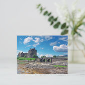 Carte Postale Le château Eilean Donan (Debout devant)