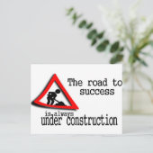 Carte Postale Le chemin du succès est toujours en cours de const (Debout devant)