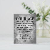 Carte Postale Le Courage N'Est Pas Toujours Roar (Debout devant)