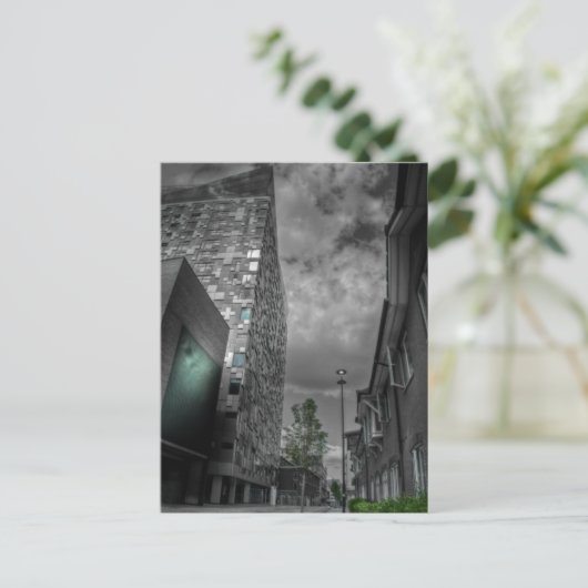 Carte Postale Le Cube Birmingham (Debout devant)