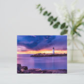 Carte Postale Le destin de la côte tropicale du phare (Debout devant)