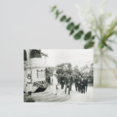 Carte Postale Le dévoilement du Mémorial de Guerre (Debout devant)