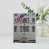 Carte Postale Le drapeau américain vole fièrement au NYC de Berg (Debout devant)