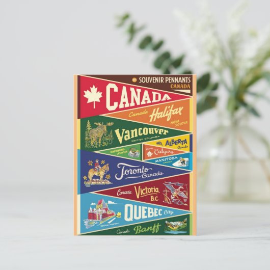 Carte Postale Le fanion du Canada (Debout devant)