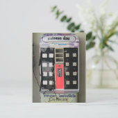 Carte Postale Le fournisseur d'alimentation ... Machine de vente (Debout devant)