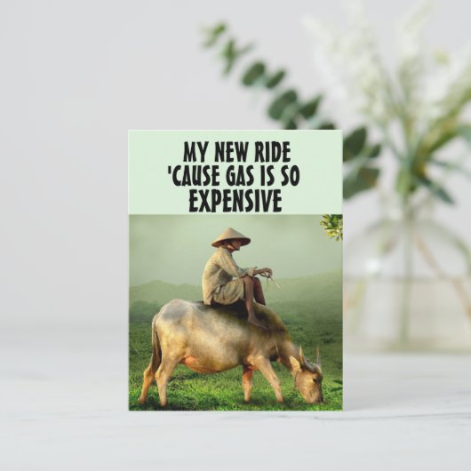 CARTE POSTALE LE GAZ EST SI CHER FUNNY MAN RIDING VW POSTCARD (Debout devant)