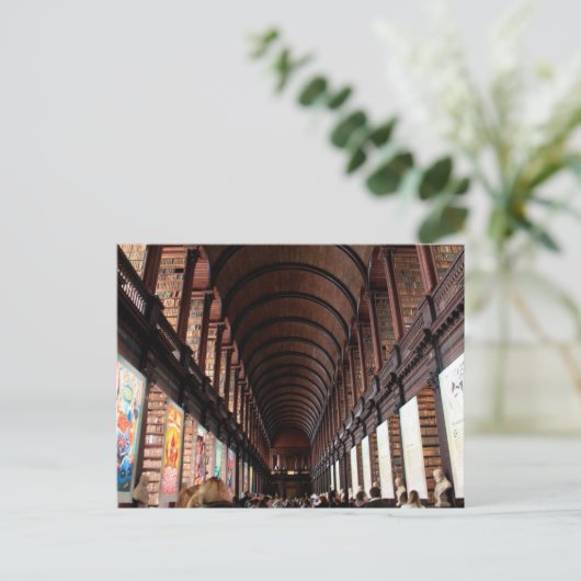 Carte Postale le hall tout en longueur (Debout devant)