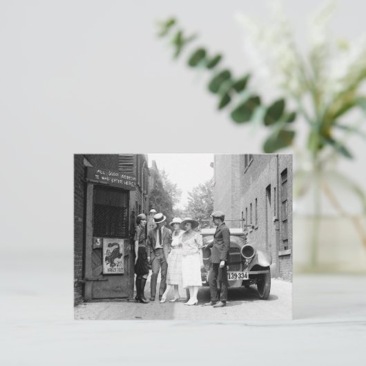 Carte Postale Le Krazy Kat Speakeasy, 1921 (Debout devant)