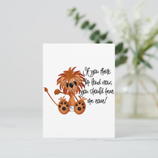 Carte Postale Le lion de bébé m'entendent hurler des T-shirts et (Debout devant)