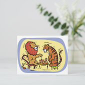 Carte Postale Le lion et le tigre jouent aux échecs (Debout devant)