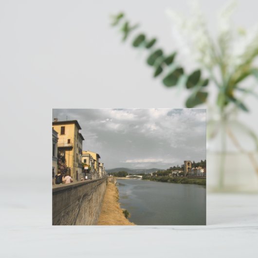Carte Postale Le long de l'Arno (Debout devant)