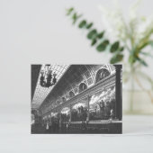 Carte Postale Le LOUVRE (Debout devant)