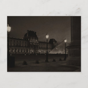 Carte postale Le Louvre en noir et blanc, Paris