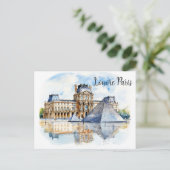 Carte Postale Le Louvre et sa pyramide iconique (Debout devant)