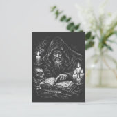 Carte Postale Le Magicien Étudiant le Grimoire — par BurnsInHell (Debout devant)