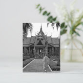 Carte Postale Le moine au musée (Debout devant)